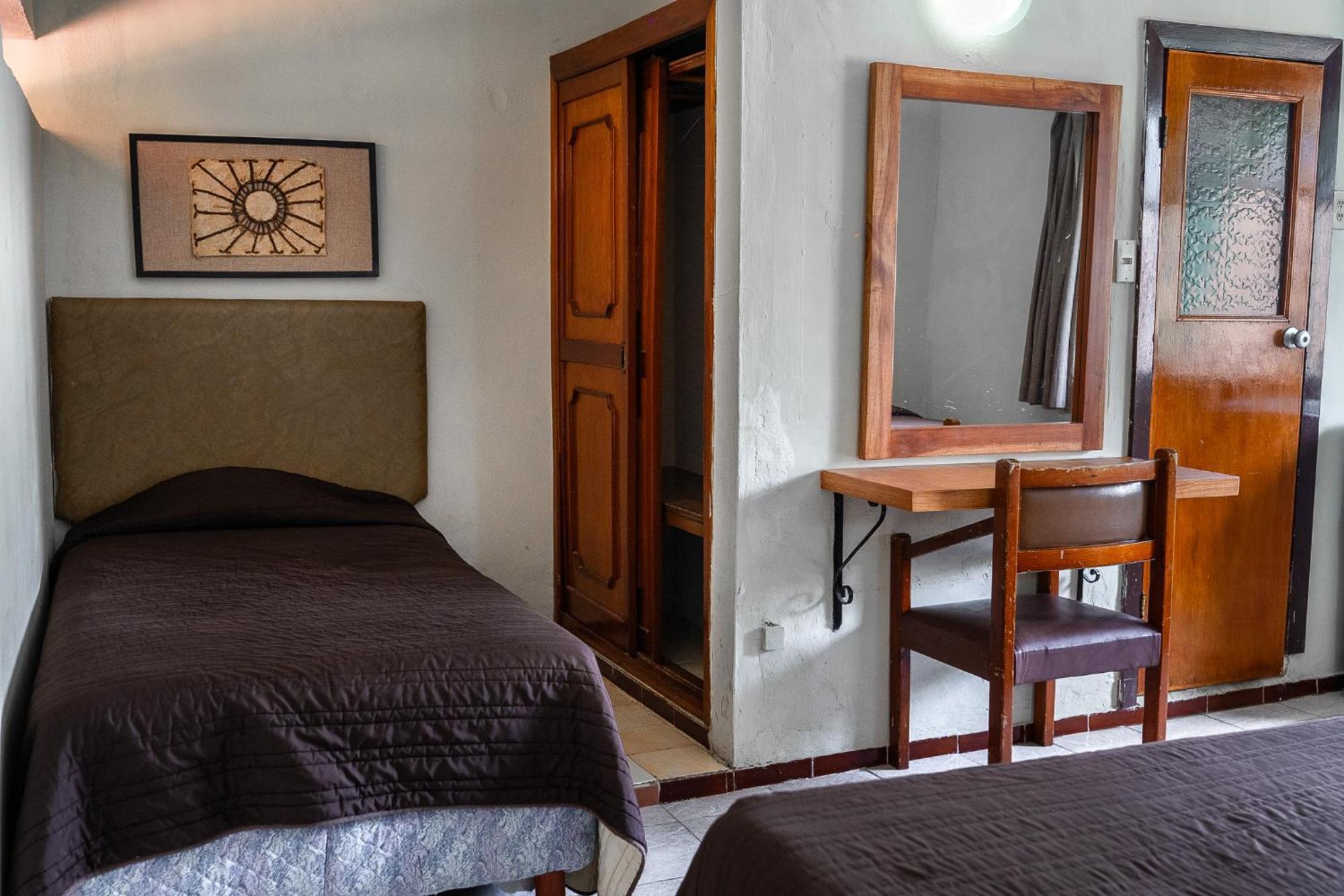 Hotel Maria De La Luz Вальядолид Экстерьер фото