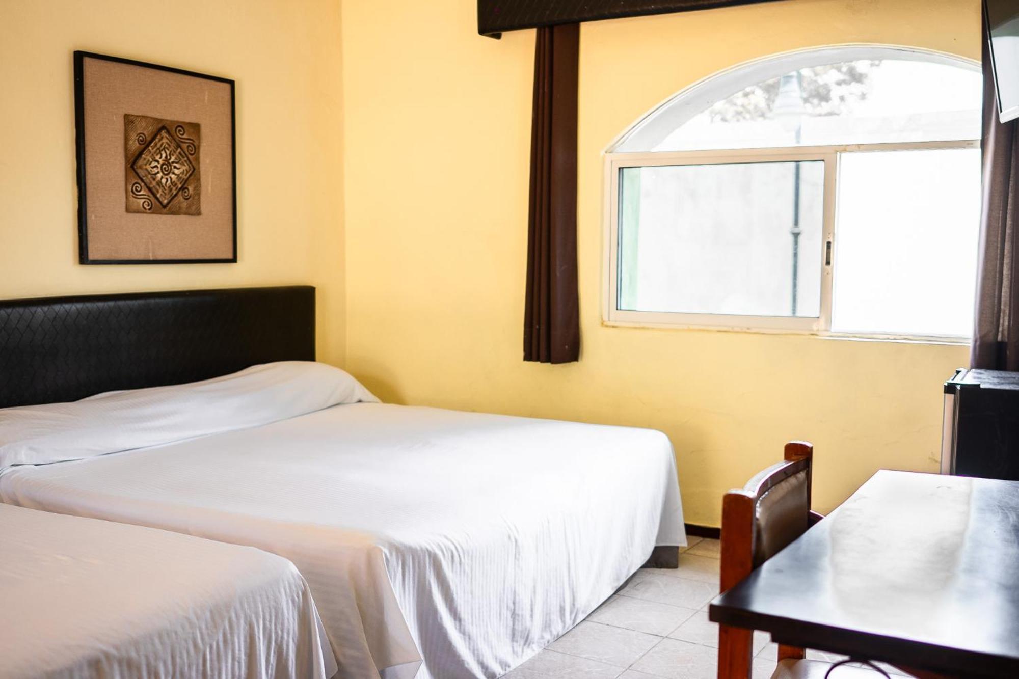 Hotel Maria De La Luz Вальядолид Экстерьер фото