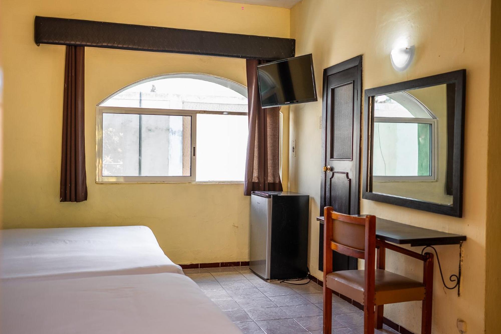 Hotel Maria De La Luz Вальядолид Экстерьер фото