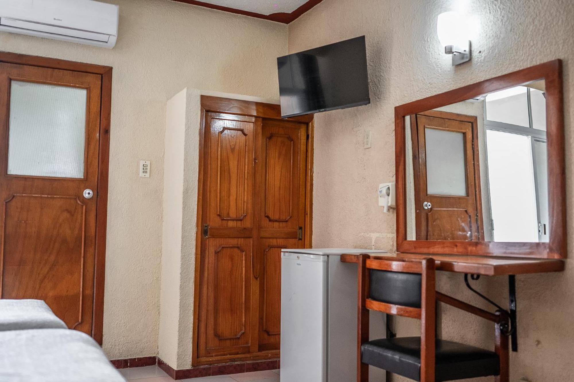 Hotel Maria De La Luz Вальядолид Экстерьер фото