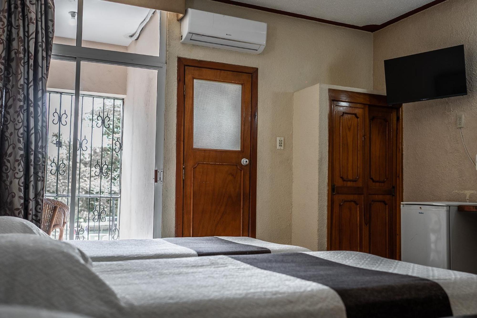 Hotel Maria De La Luz Вальядолид Экстерьер фото