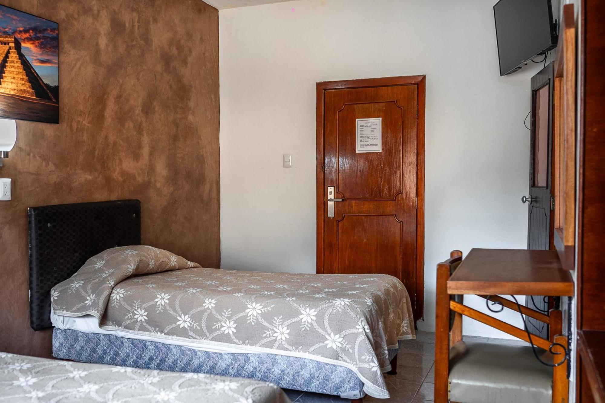 Hotel Maria De La Luz Вальядолид Экстерьер фото