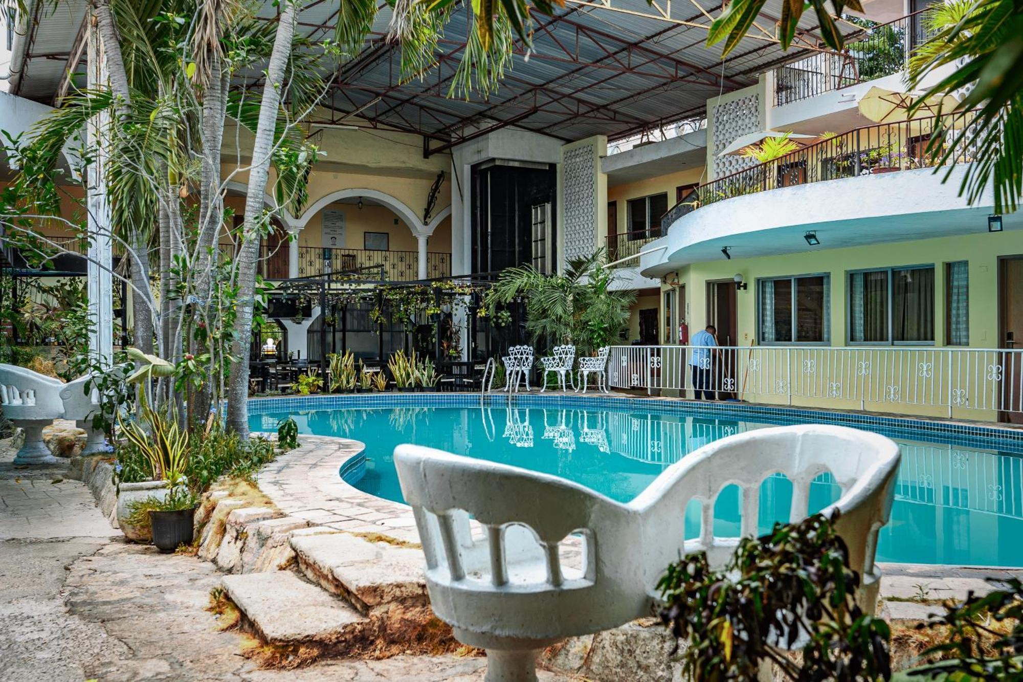 Hotel Maria De La Luz Вальядолид Экстерьер фото