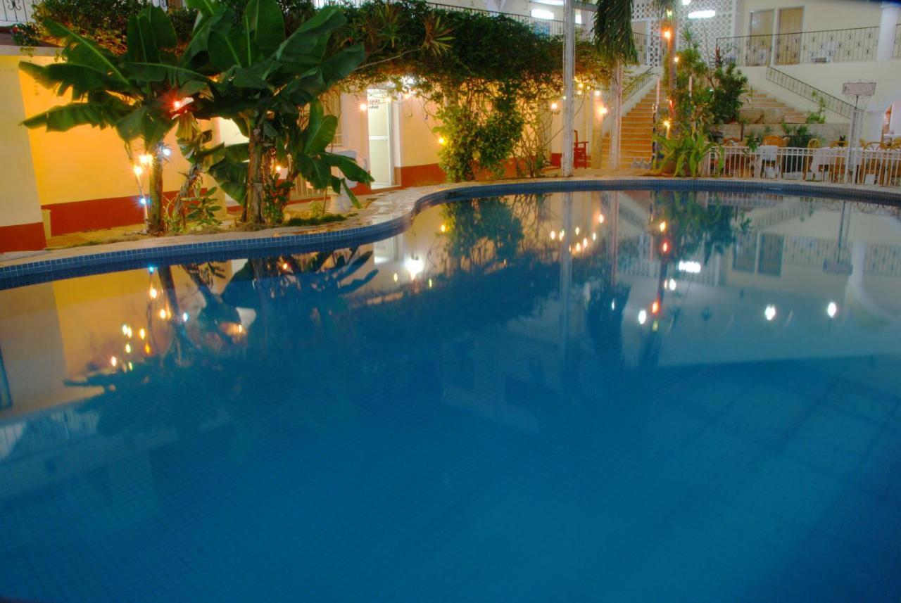 Hotel Maria De La Luz Вальядолид Экстерьер фото